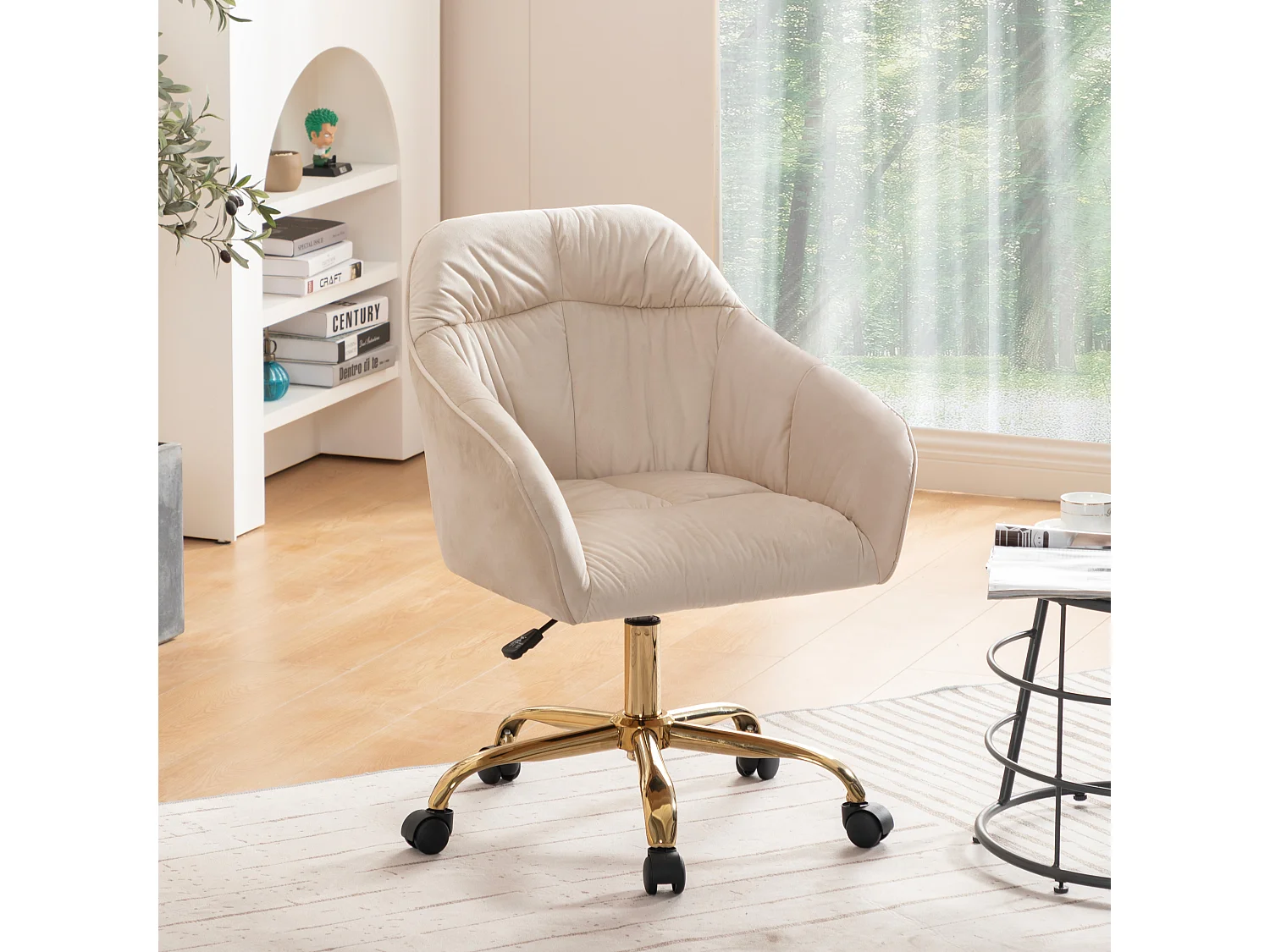Fauteuil pivotante en velours avec dossier, accoudoirs et roulettes - pièds doré et réglable en hauteur - beige