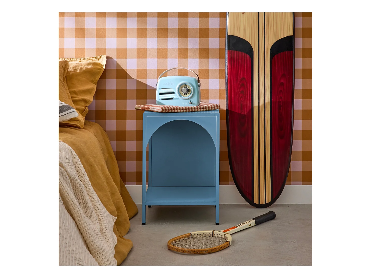 Table de chevet. table d'appoint en acier bleu