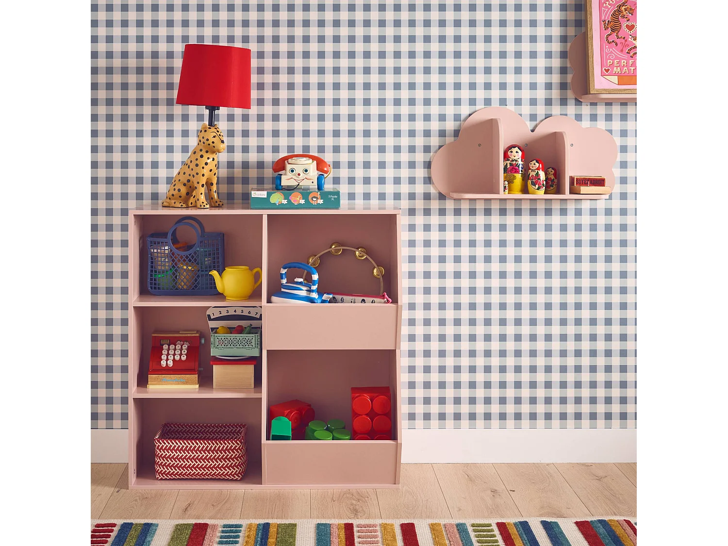 Meuble de rangement enfant rose. 3 étagères et 2 espaces de rangement