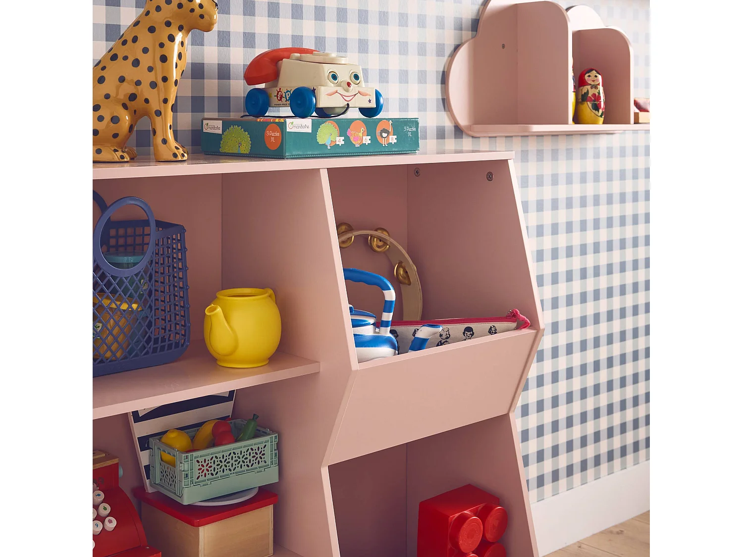 Meuble de rangement enfant rose. 3 étagères et 2 espaces de rangement