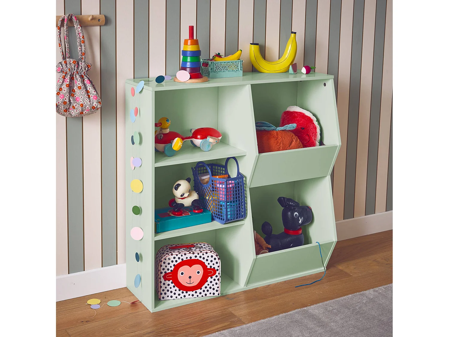 Meuble de rangement enfant vert. 3 étagères et 2 espaces de rangement