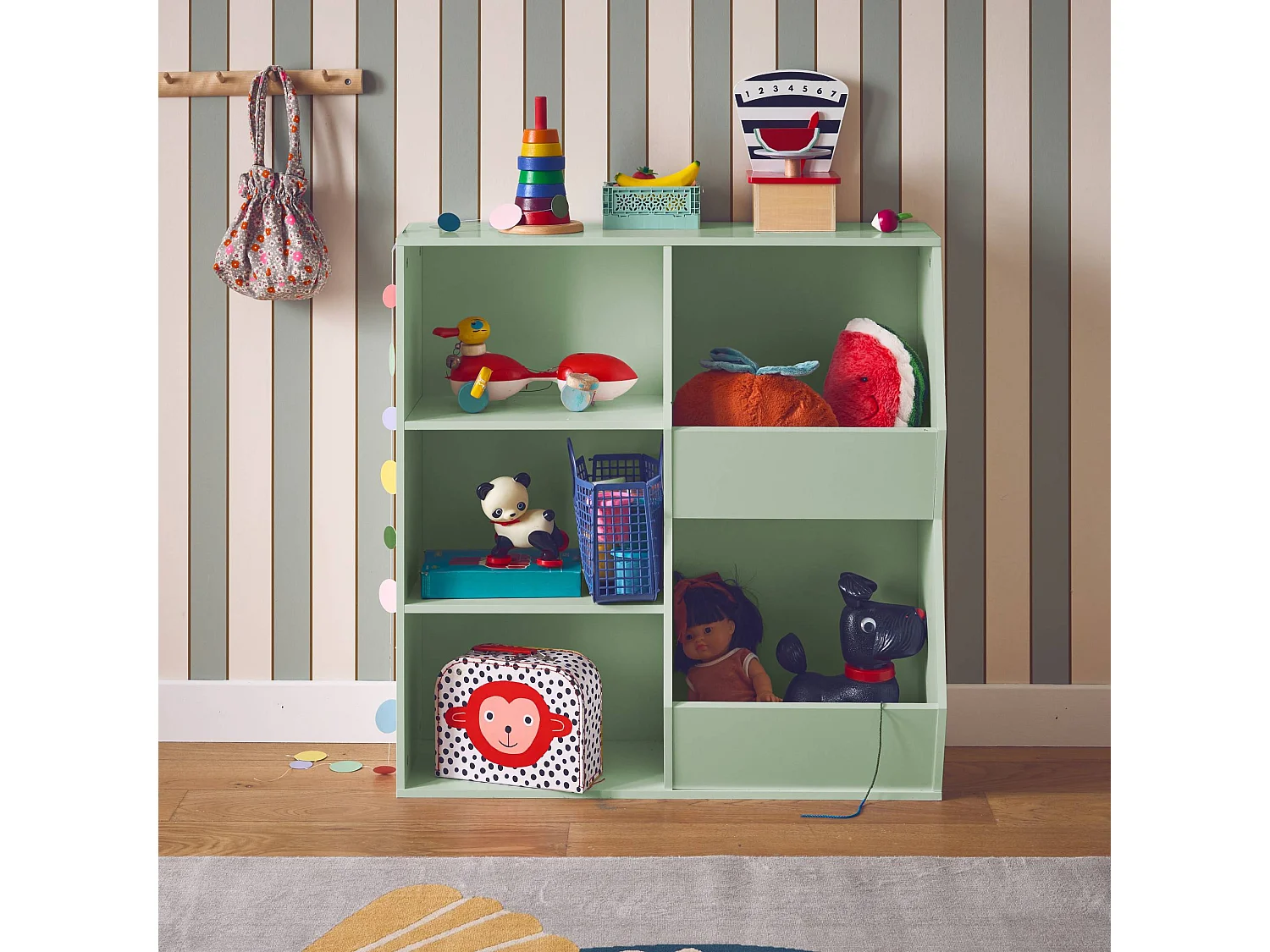 Meuble de rangement enfant vert. 3 étagères et 2 espaces de rangement