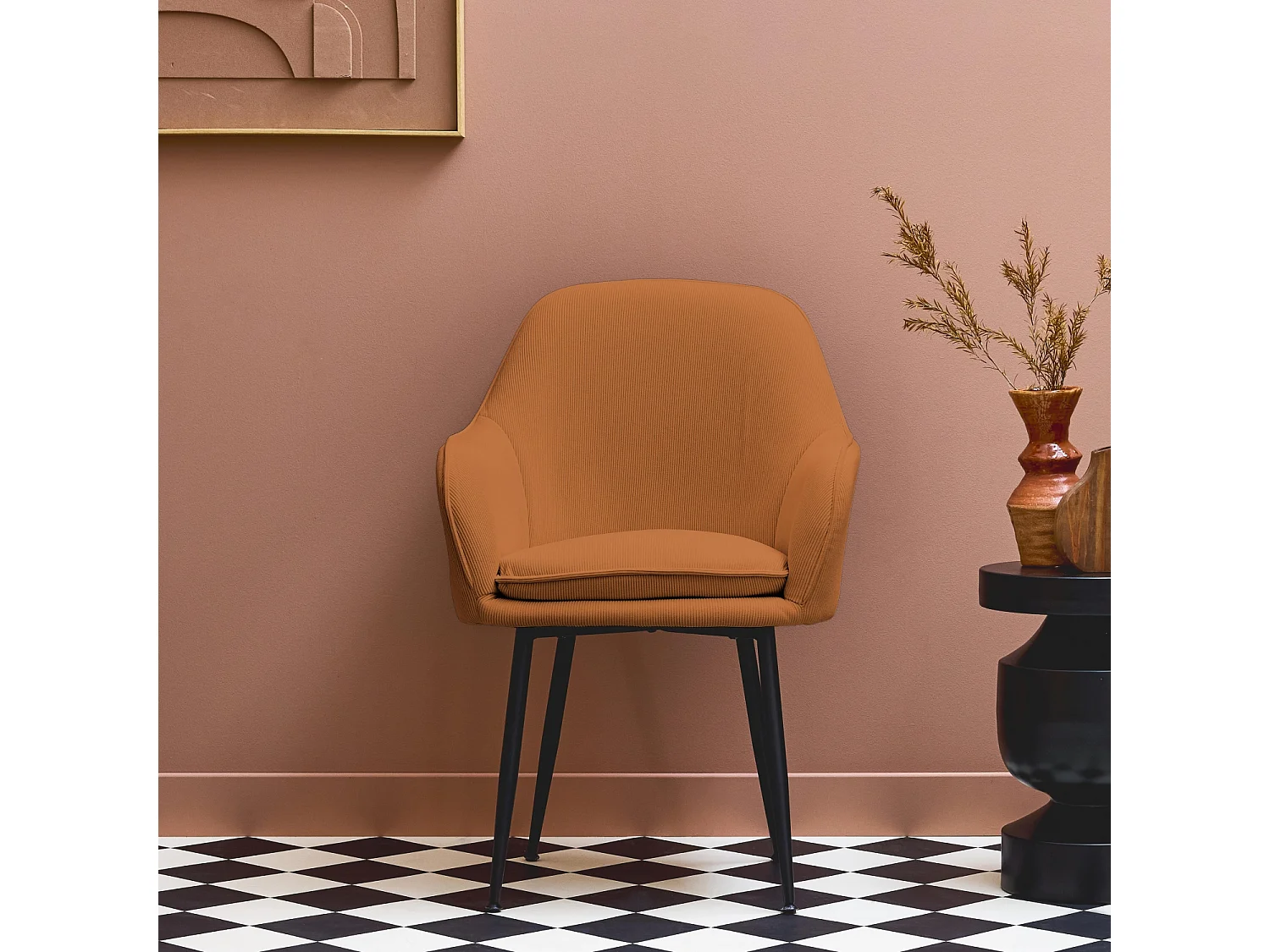 Sillón de pana con patas de metal negro mate camel