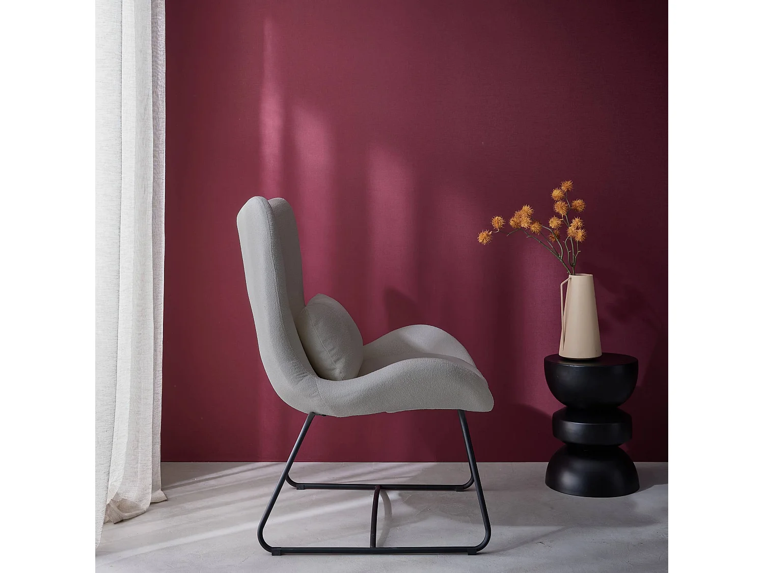 Sillón de tela con cojín gris claro