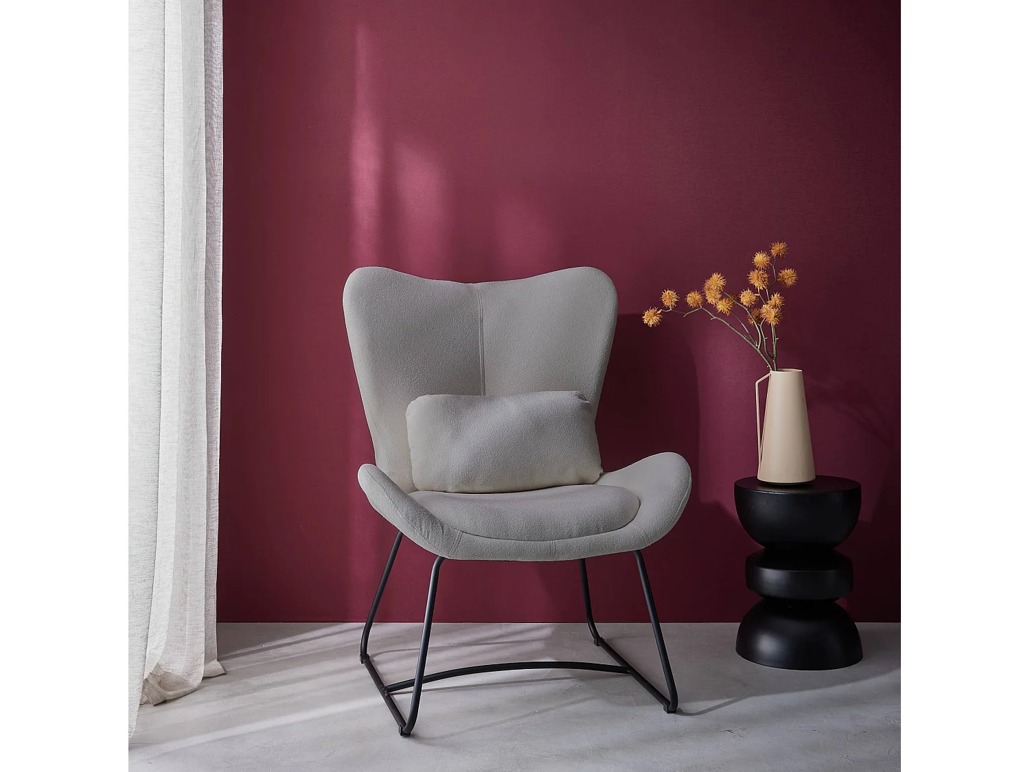 Sillón de tela con cojín gris claro