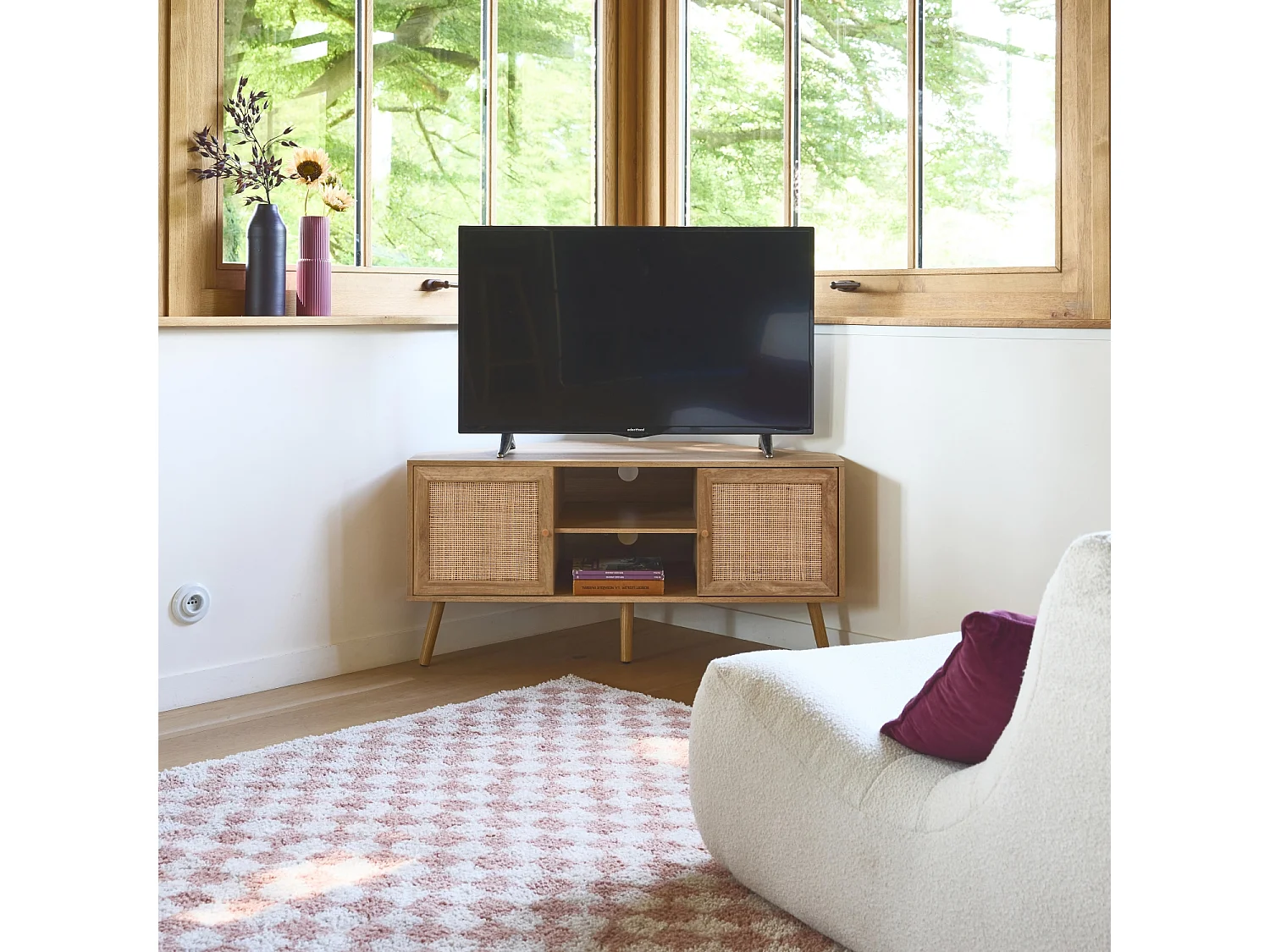 Meuble TV d'angle en décor bois et cannage. 2 portes. 1 étagère. 115cm