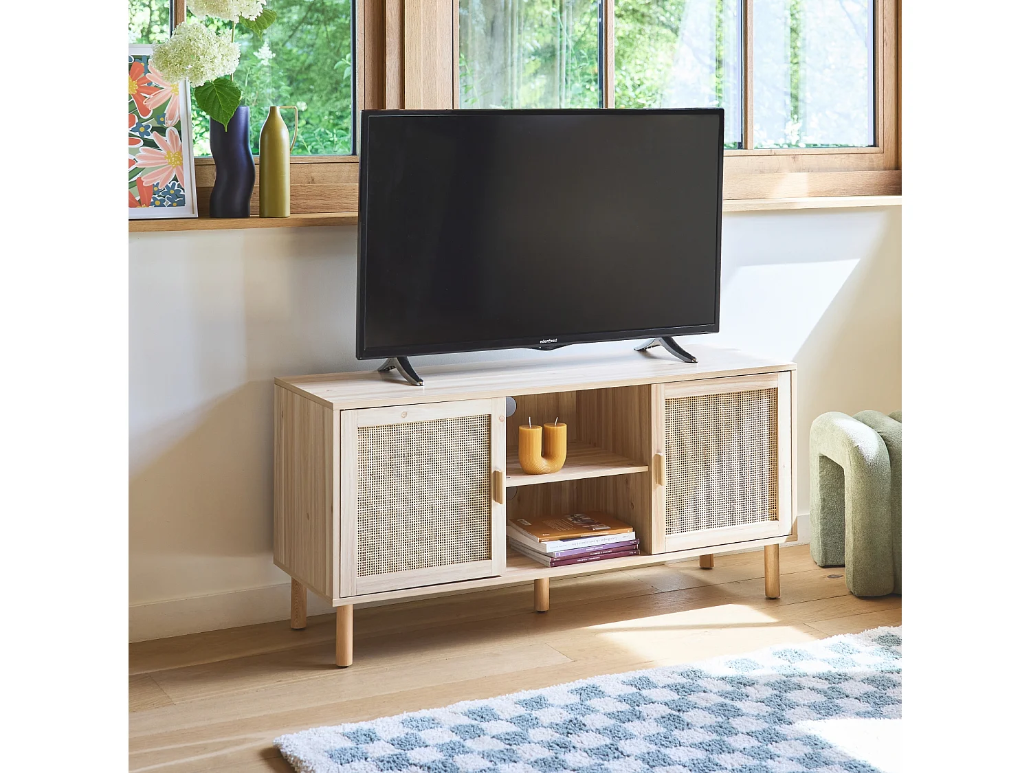 Meuble TV cannage et décor bois. 2 portes et 1 étagère. 120cm