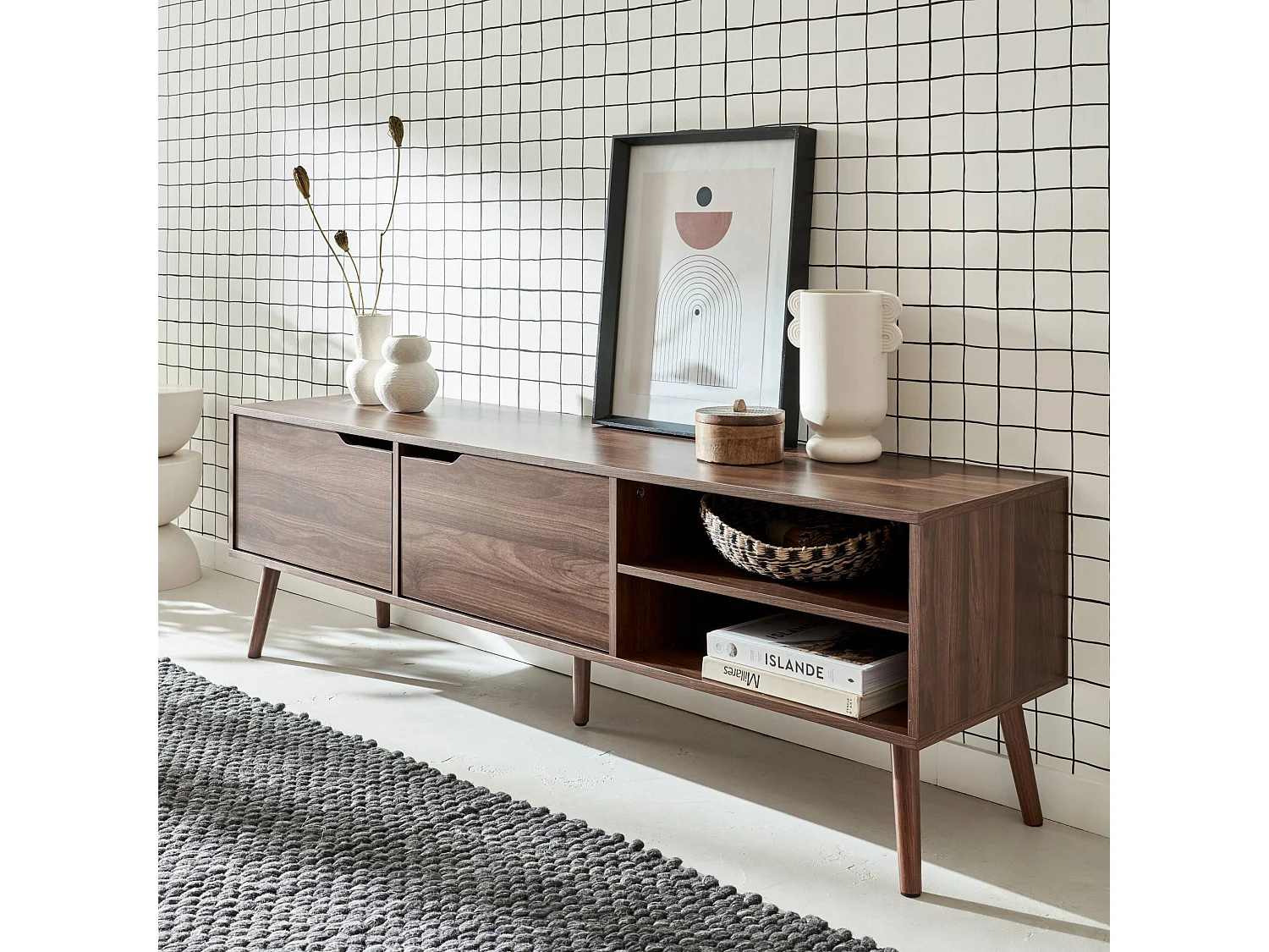 Meuble TV décor bois de noyer. 2 portes. 1 étagère. 160cm