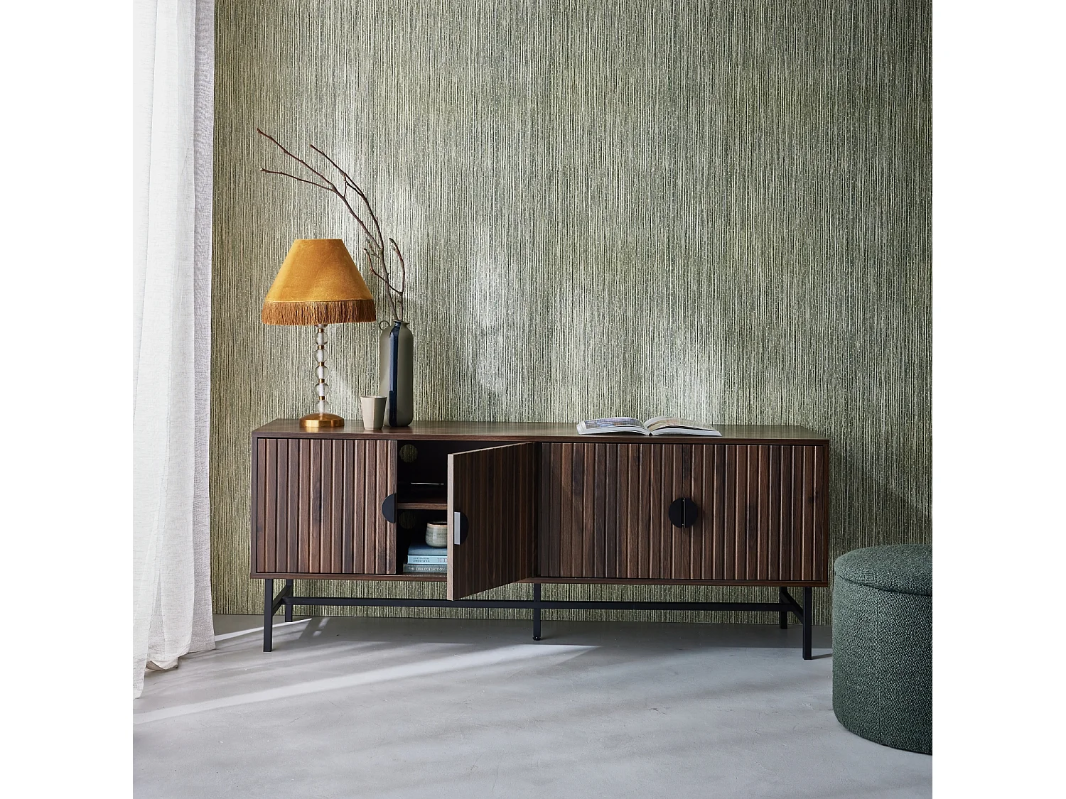 Meuble TV. Bazalt. quatre portes. deux étagères. L 157.5 x l 39 x H 60cm