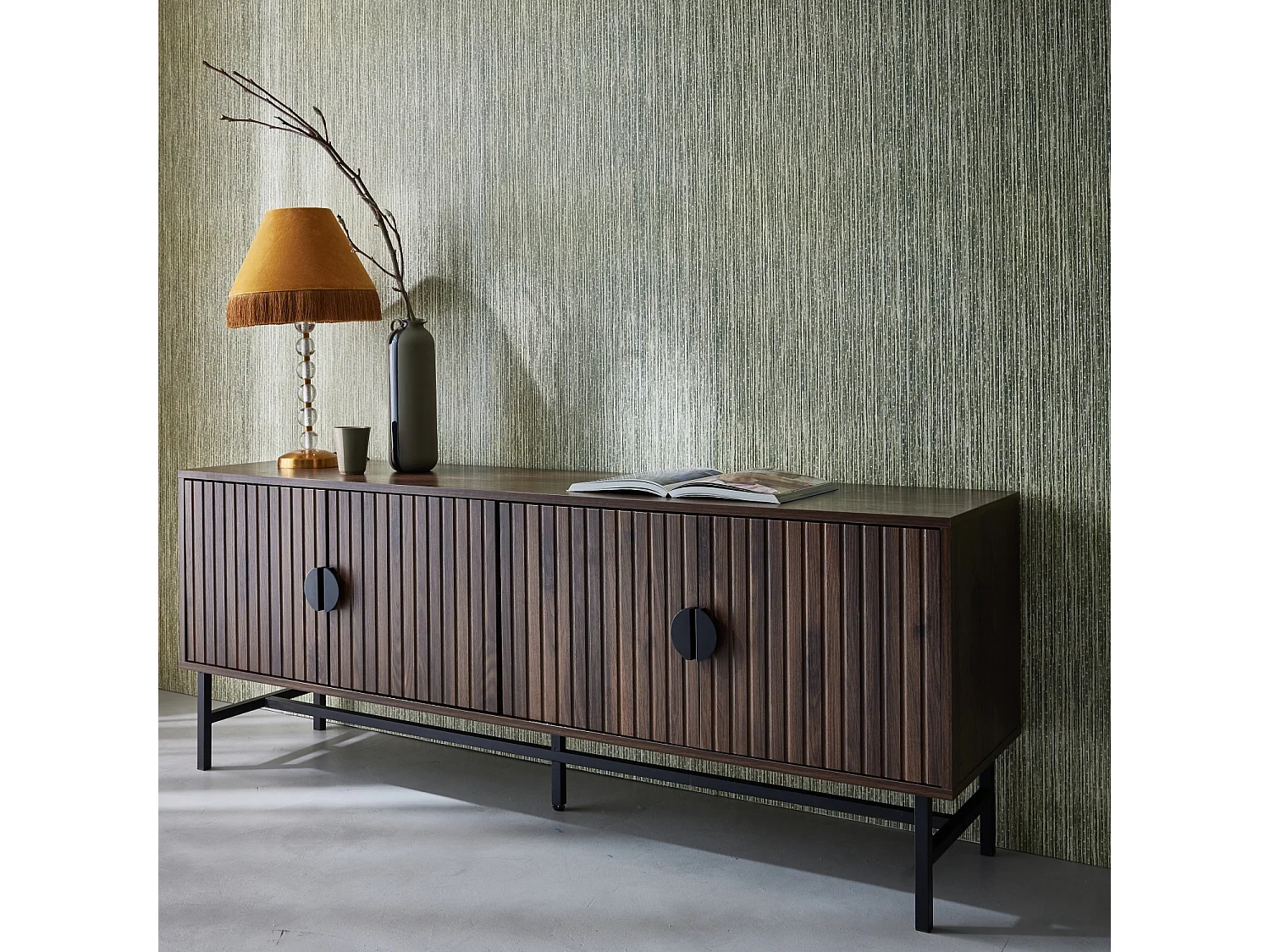 Meuble TV. Bazalt. quatre portes. deux étagères. L 157.5 x l 39 x H 60cm