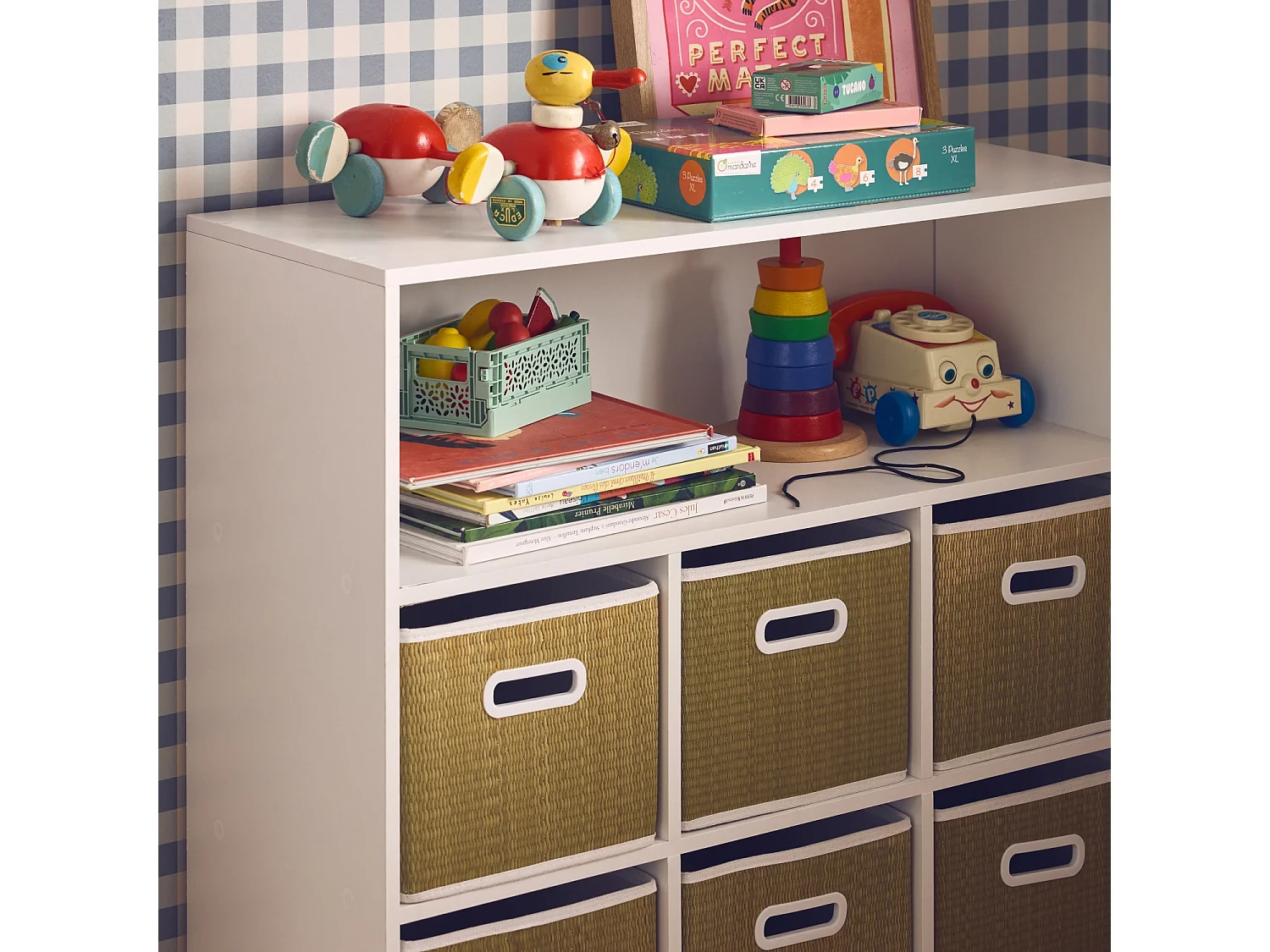 Mueble infantil con 6 cestas de fibra vegetal natural