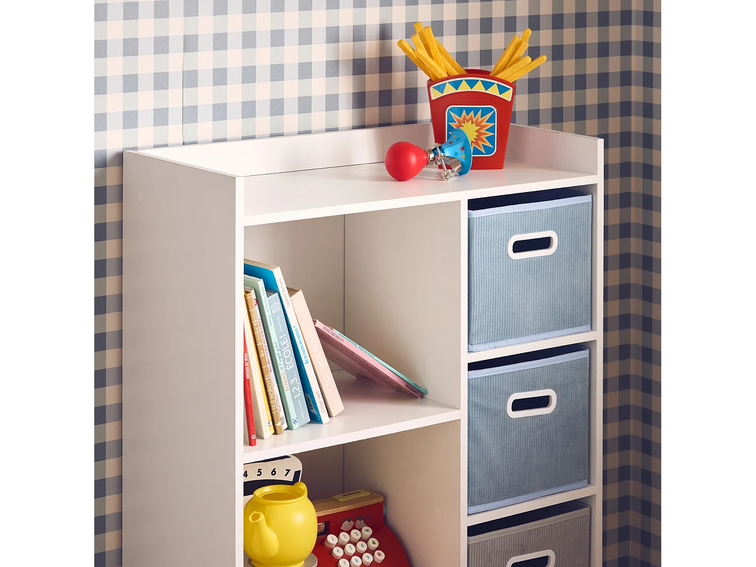 Meuble de rangement pour enfant avec 7 compartiments et 2 paniers bleus et 2 paniers gris en velours
