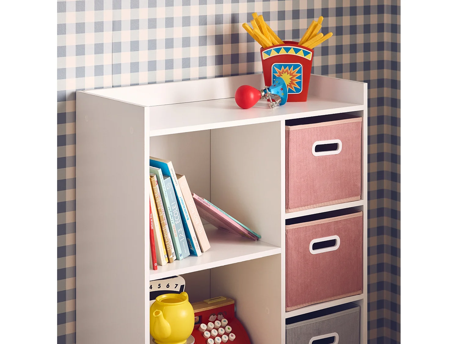 Mueble infantil con 4 cestas de terciopelo rosa