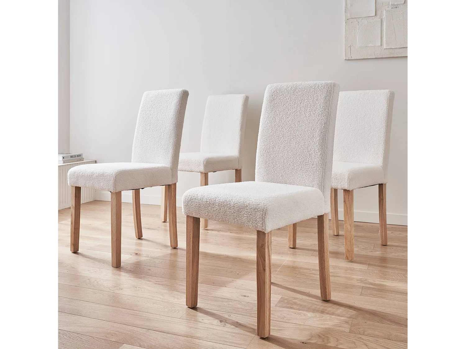 Lot de 4 chaises RITA revêtement bouclette pieds en bois d'hévéa