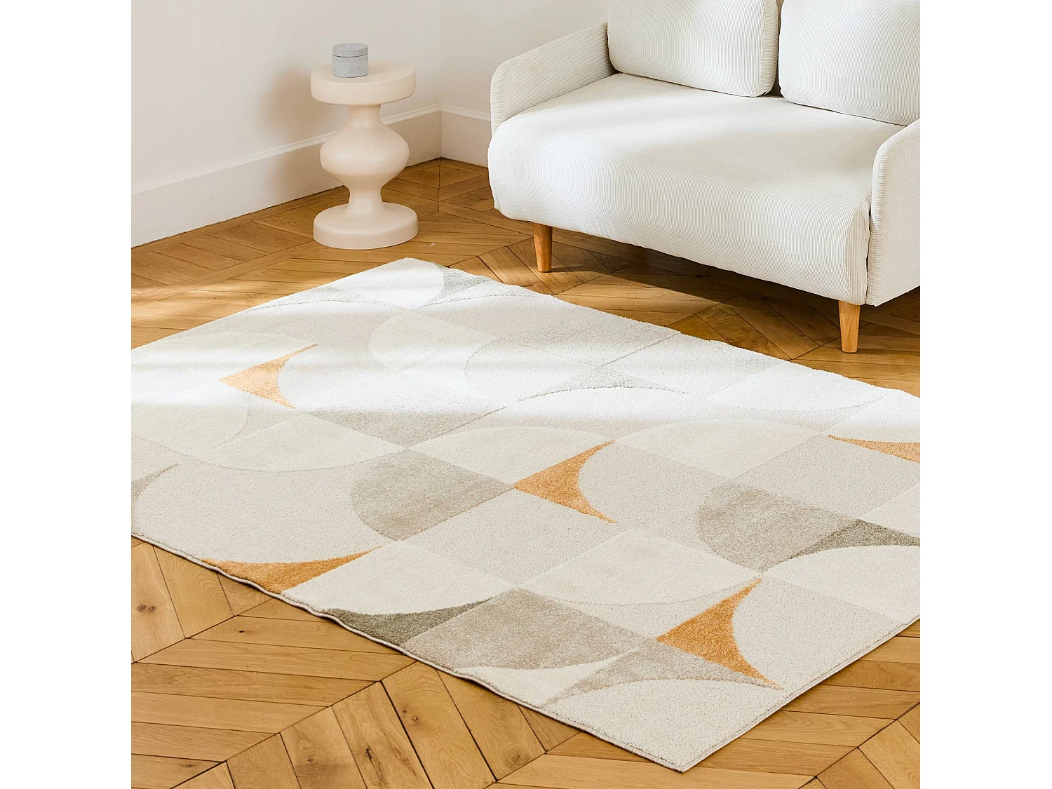 Alfombra interior con motivos retro en color crema