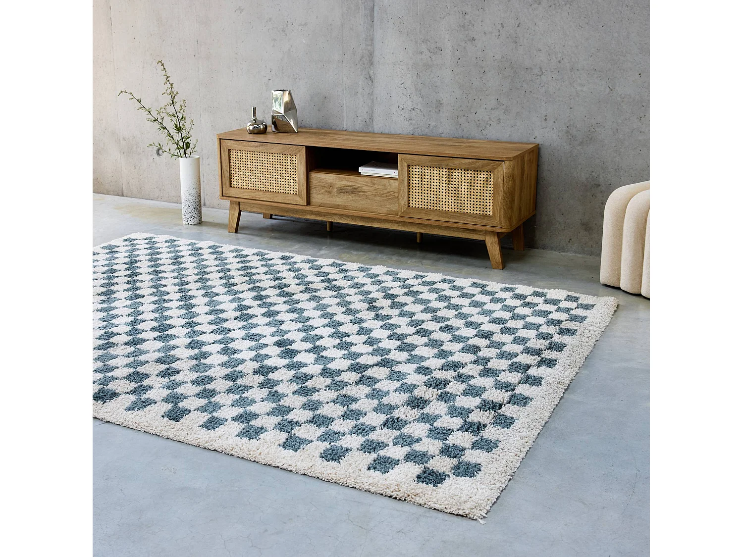 Tapis intérieur shaggy poils longs 120x170cm damier bleu foncé et crème
