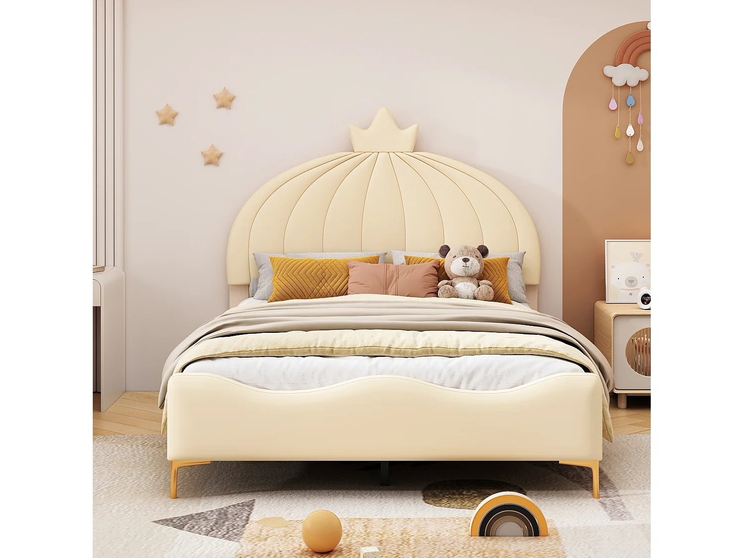 Lit capitonné 140 x 200 cm - Simili cuir et métal - Tête de lit en forme de couronne - Coloris beige