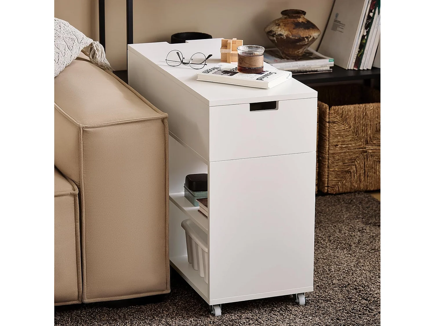 SoBuy FBT134-W Bout de Canapé en Bois, Table d'appoint Café, Table Basse Roulante, avec Porte- revues et Tiroir, Meuble de Rangemen