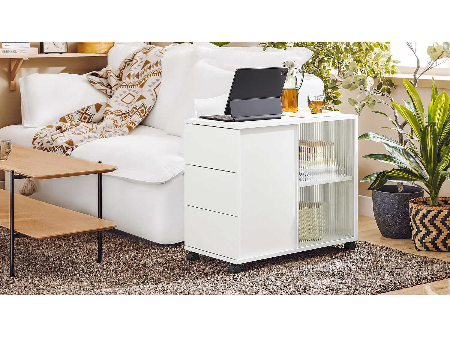 SoBuy Bout de Canapé, Table d'appoint Roulante, Table Basse, Table à Café avec 3 Tiroir, pour Salon, Bureau, Chambre, Bois et Verre, Blanc, L70xP35xH61cm, FBT141-W