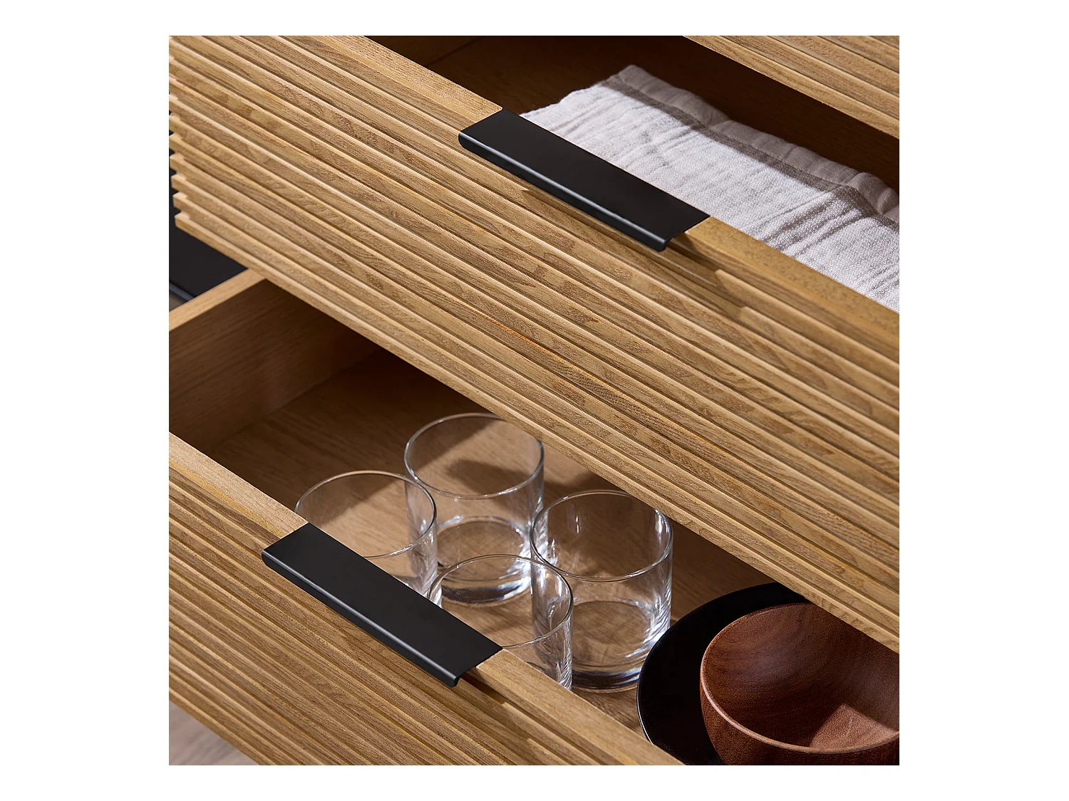 Kredens z 1 drzwiami i 3 szufladami HFSB02-SCH