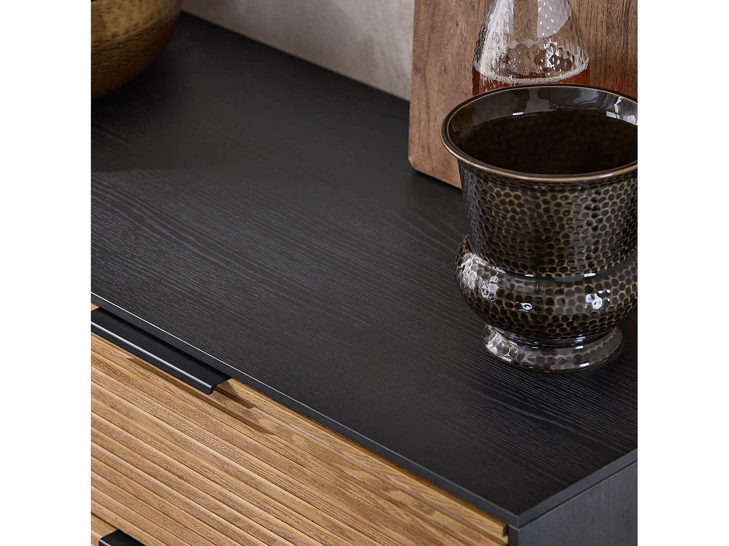 Kredens z 1 drzwiami i 3 szufladami HFSB02-SCH