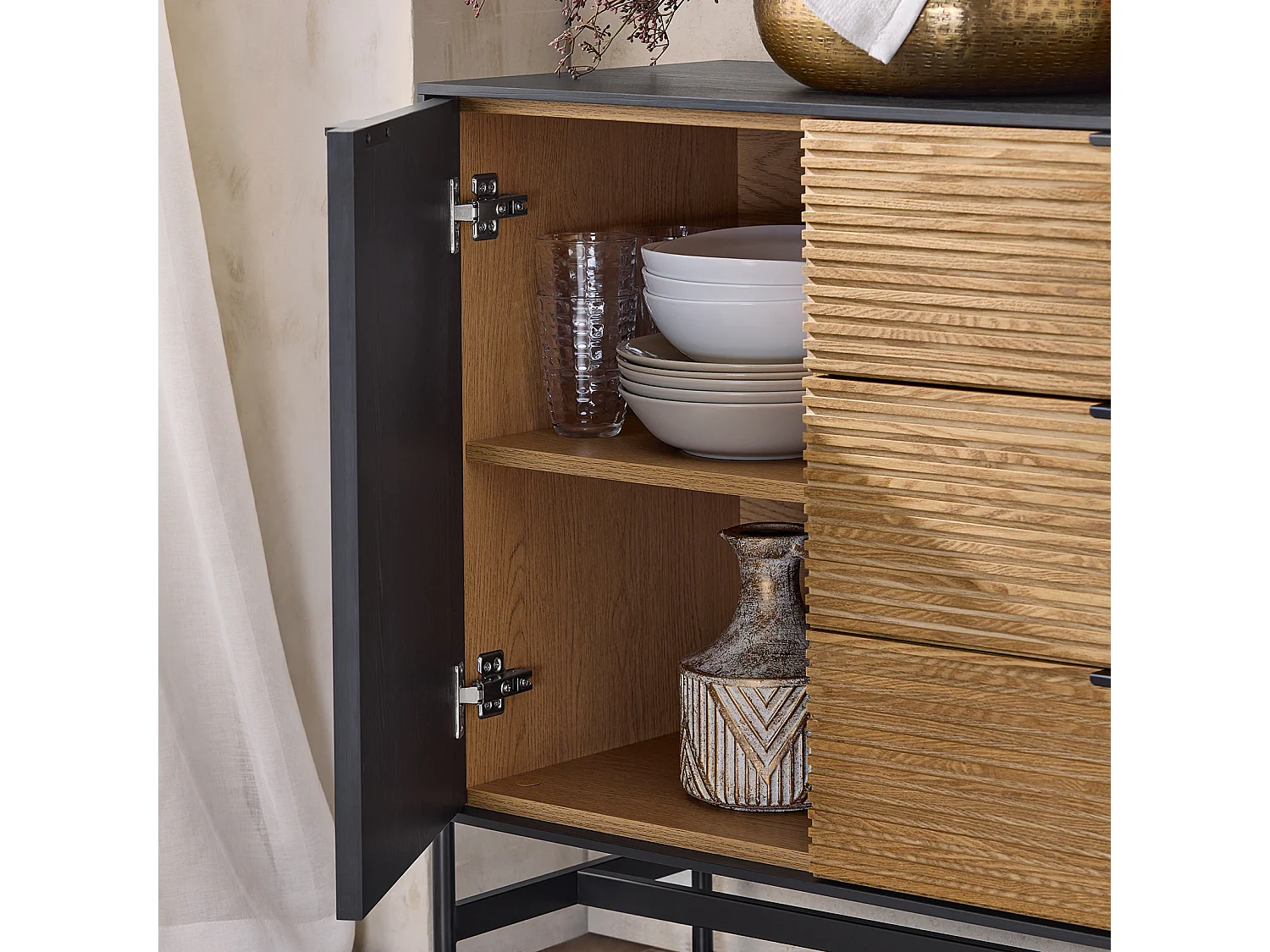 Kredens z 1 drzwiami i 3 szufladami HFSB02-SCH