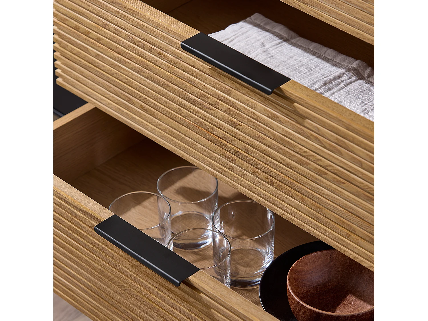 Kredens z 1 drzwiami i 3 szufladami HFSB02-SCH