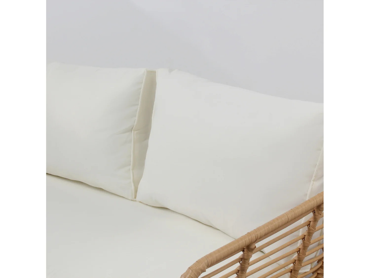 Salon de jardin 4 places canapé et chaises effet rotin avec coussins conforts SITIA