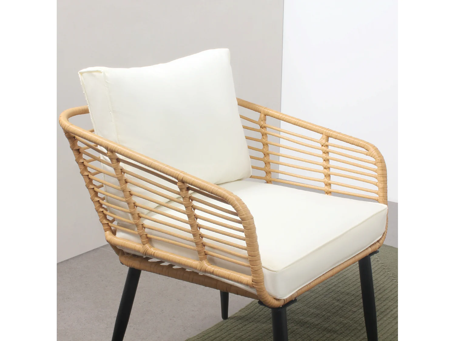 Salon de jardin 4 places canapé et chaises effet rotin avec coussins conforts SITIA