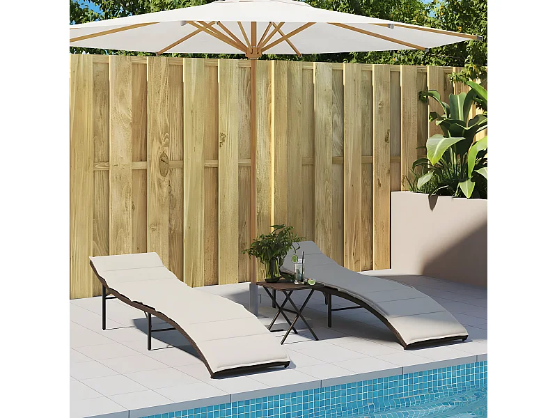 Lot de 2 Bains de soleil avec coussins marron résine tressée FR44354