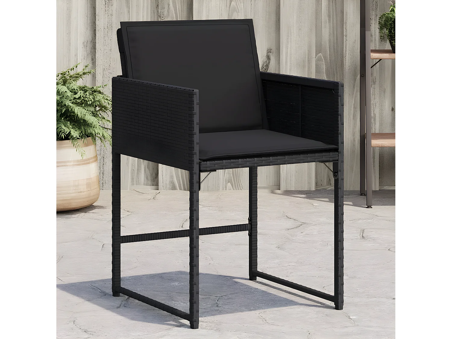 Lot de 4 Chaises de jardin avec coussins noir résine tressée FR91574