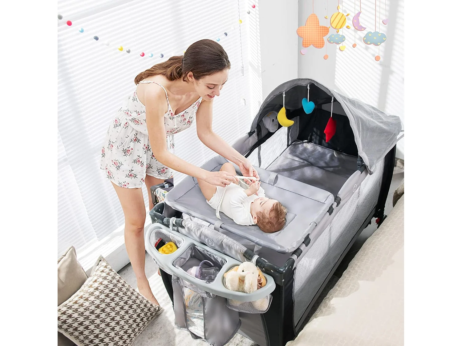 Lit Parapluie Bébé Pliant 4 en 1 Berceau/Table à Langer Parc de Jeux Fonction Basculement avec Matelas,Arc de Jeux Sac Gris