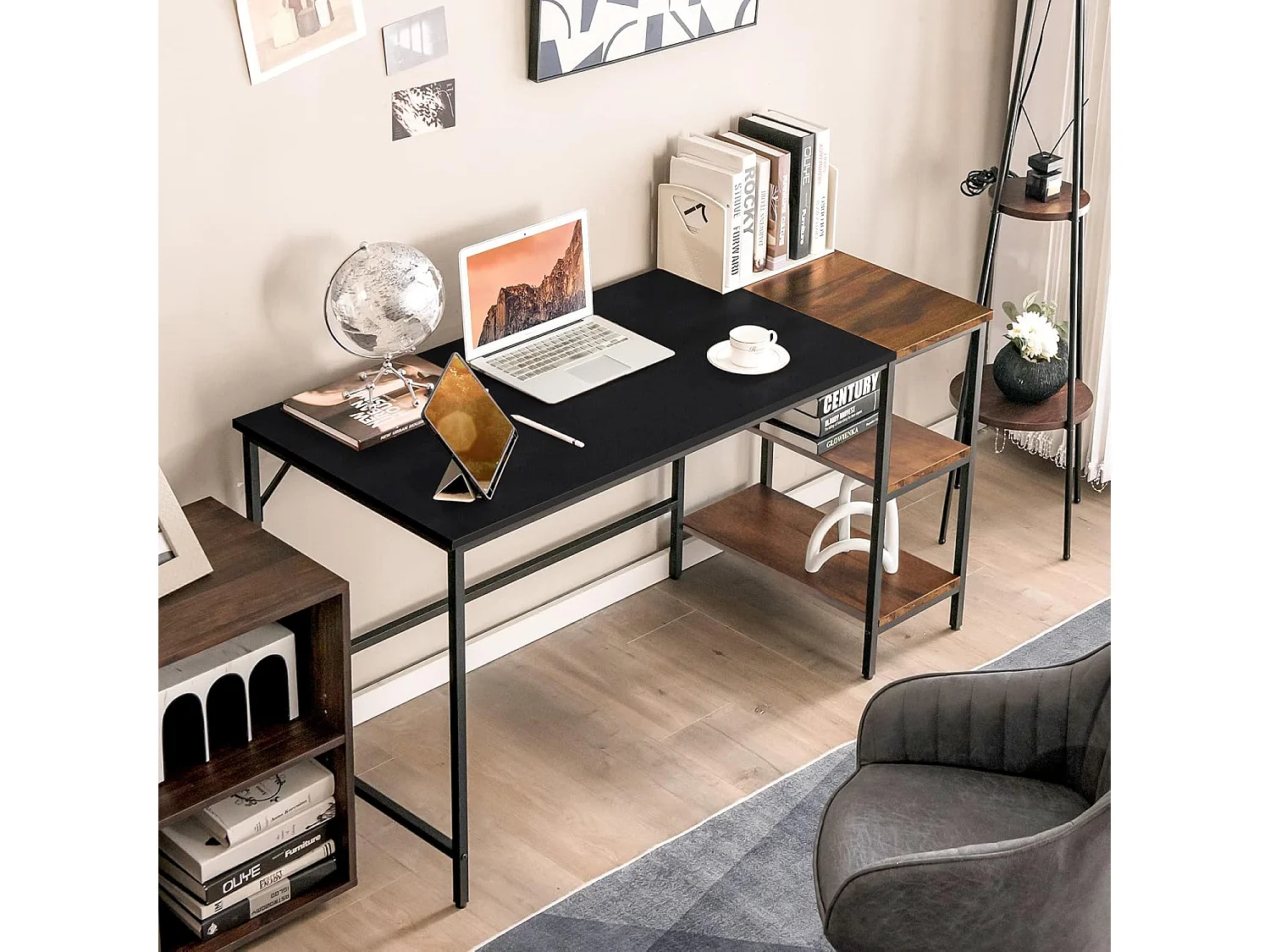 Computerbureau, bureau met opbergplanken, computertafel met splitspaneel, stalen frame, industriële stijl, 140 x 60 x 74 cm (zwart)