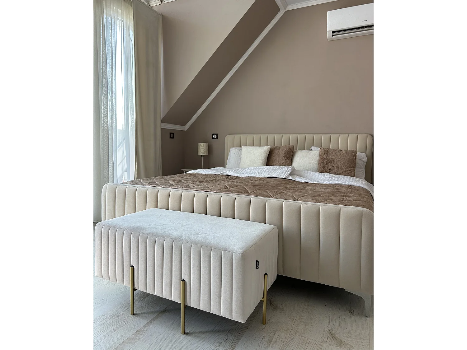 Lit avec sommier Velours LUNAN 180 x 200 cm Beige clair