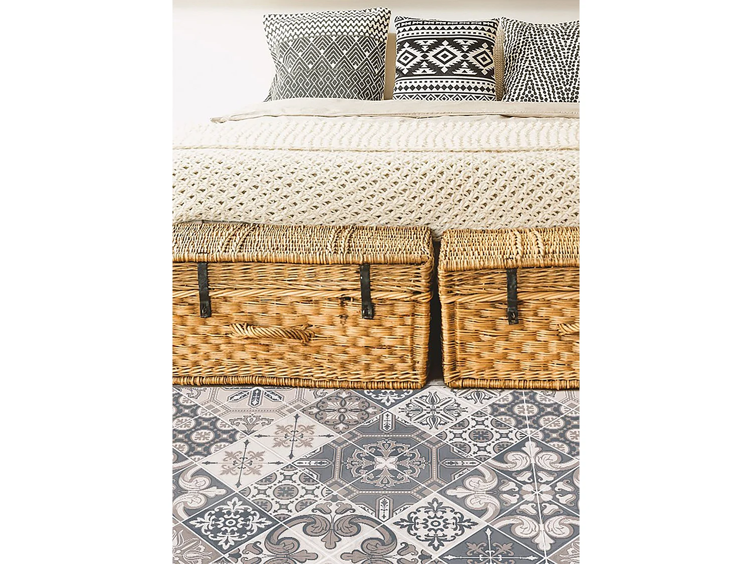 Trendiger Vinyl-Teppich mit katalanischen Blumen – 140 cm x 210 cm