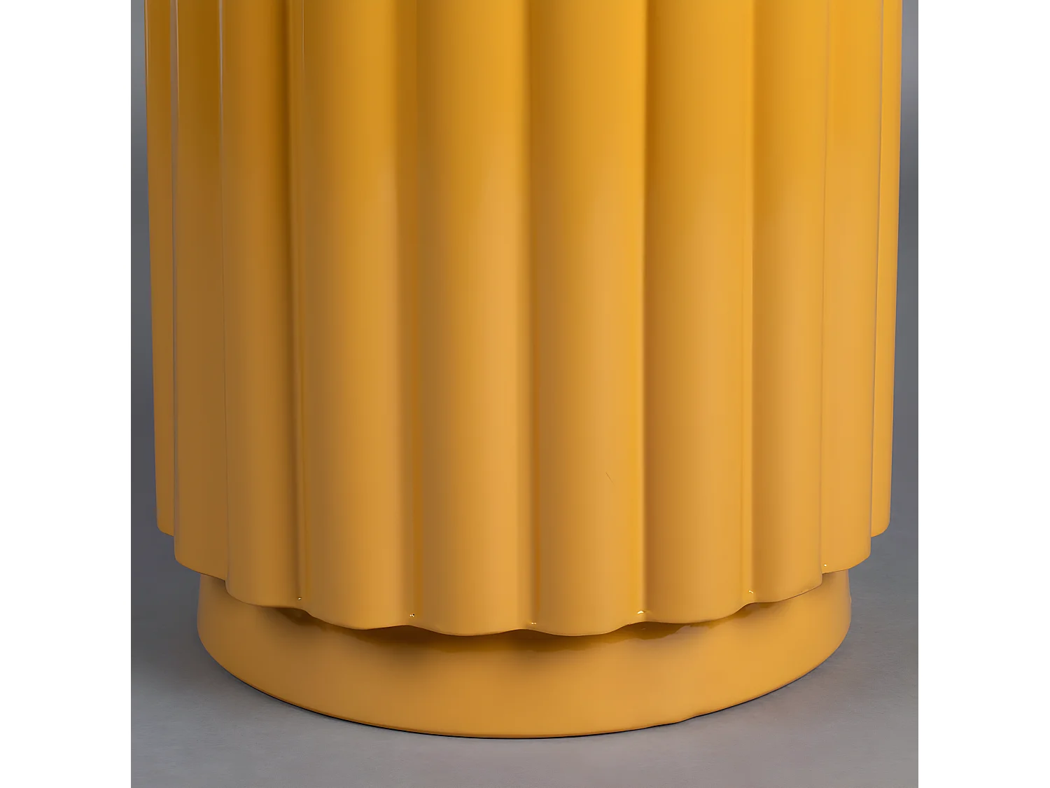 Camila - Table d'appoint ronde en métal ø32cm - Jaune