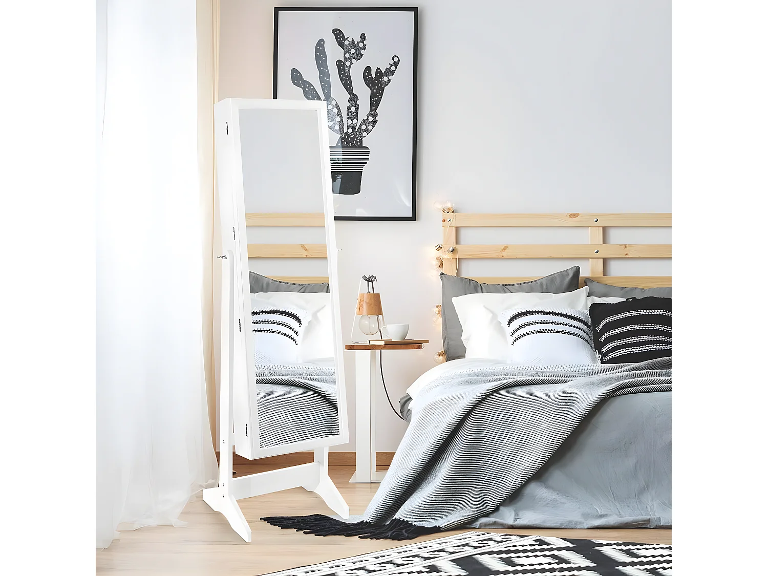 Schmuckschrank mit Ganzkörperspiegel