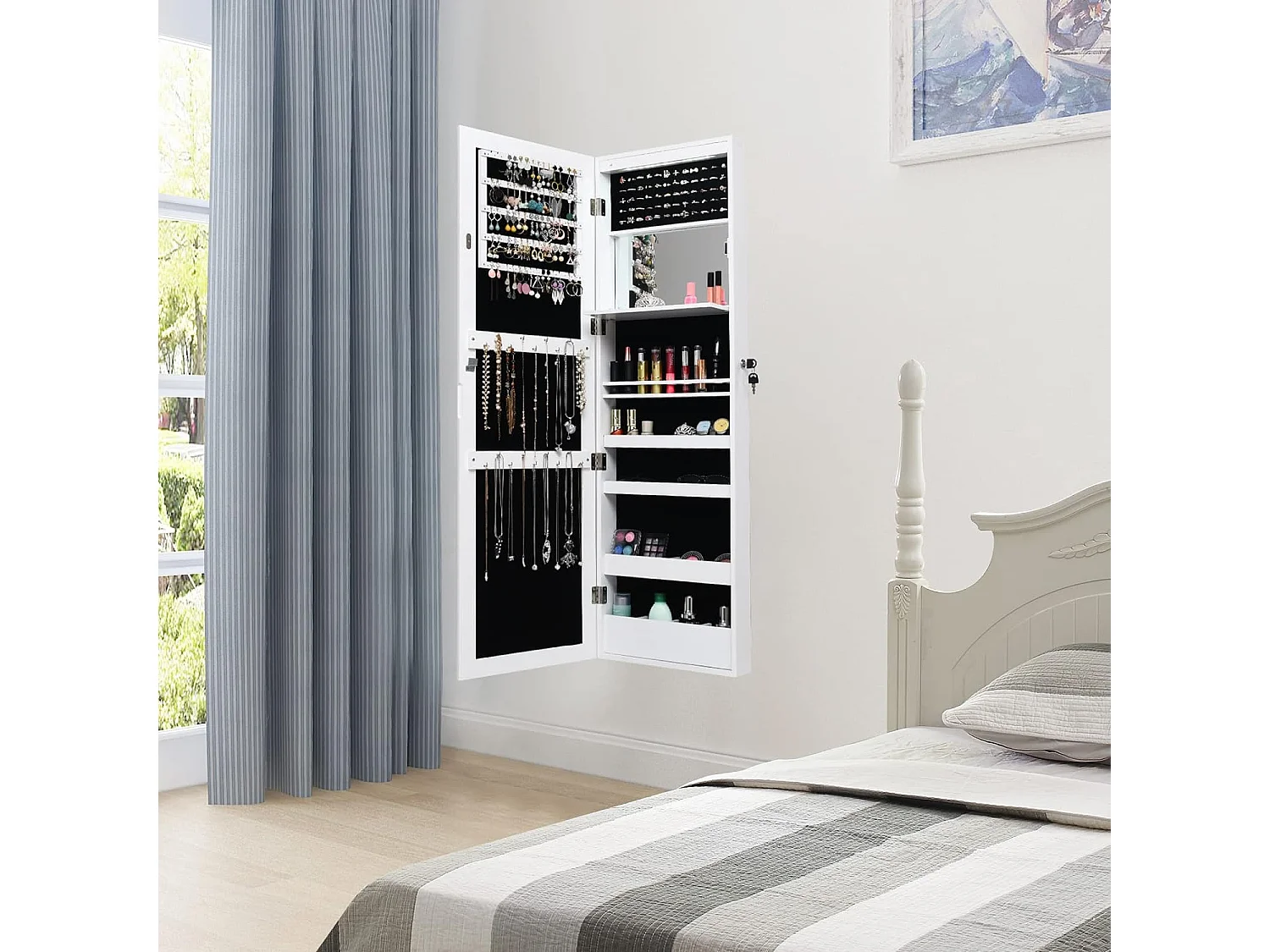 Schmuckschrank mit Ganzkörperspiegel