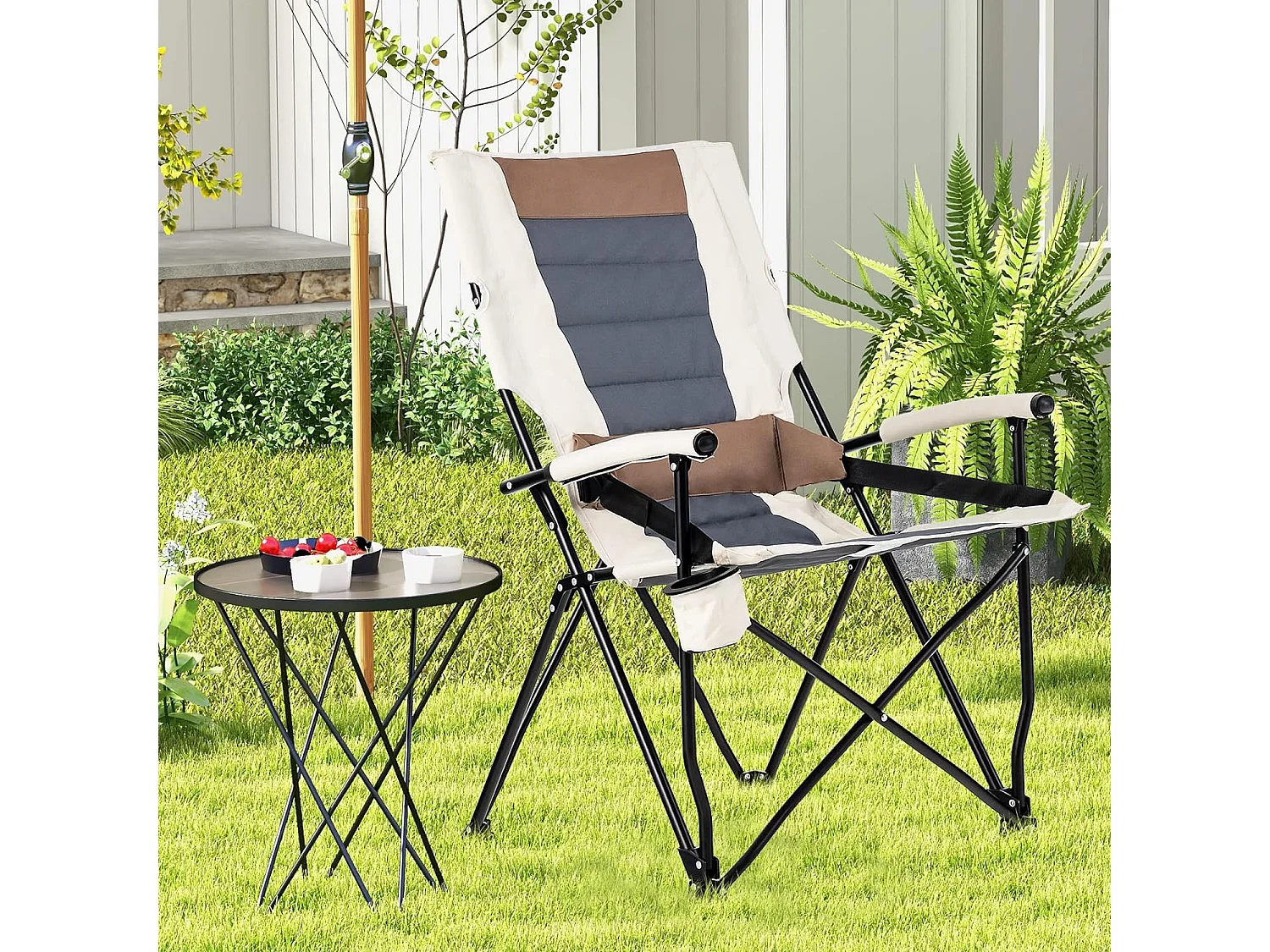 Klappstuhl mit Getränkehalter