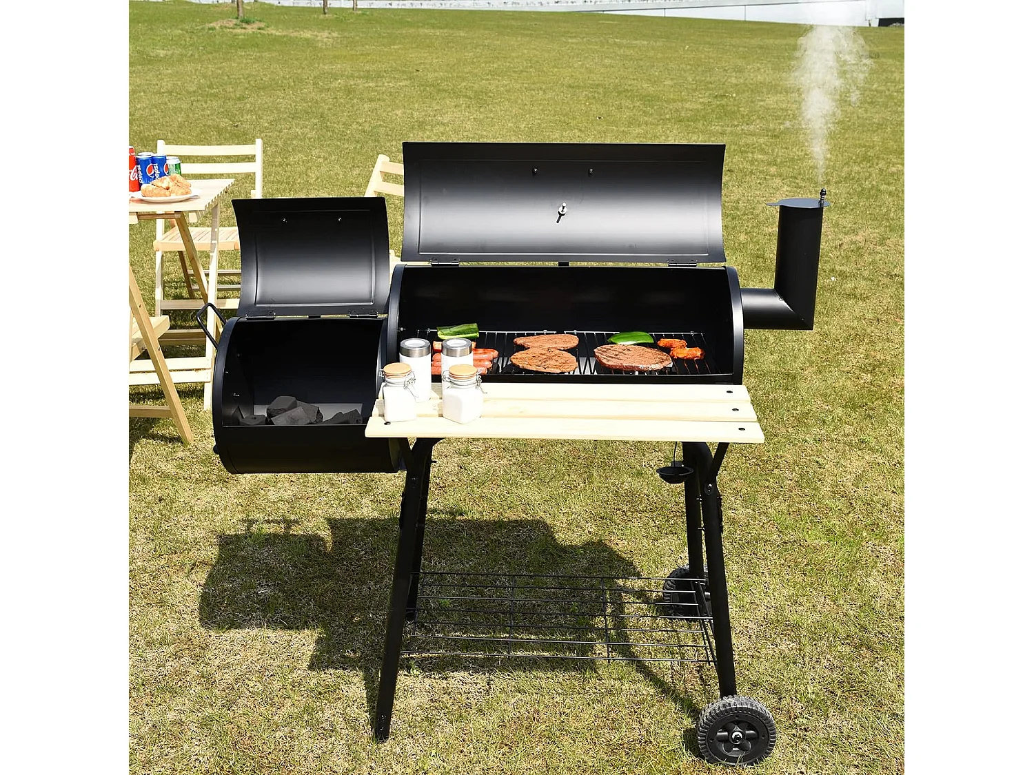 Holzkohlegrill mit Deckel