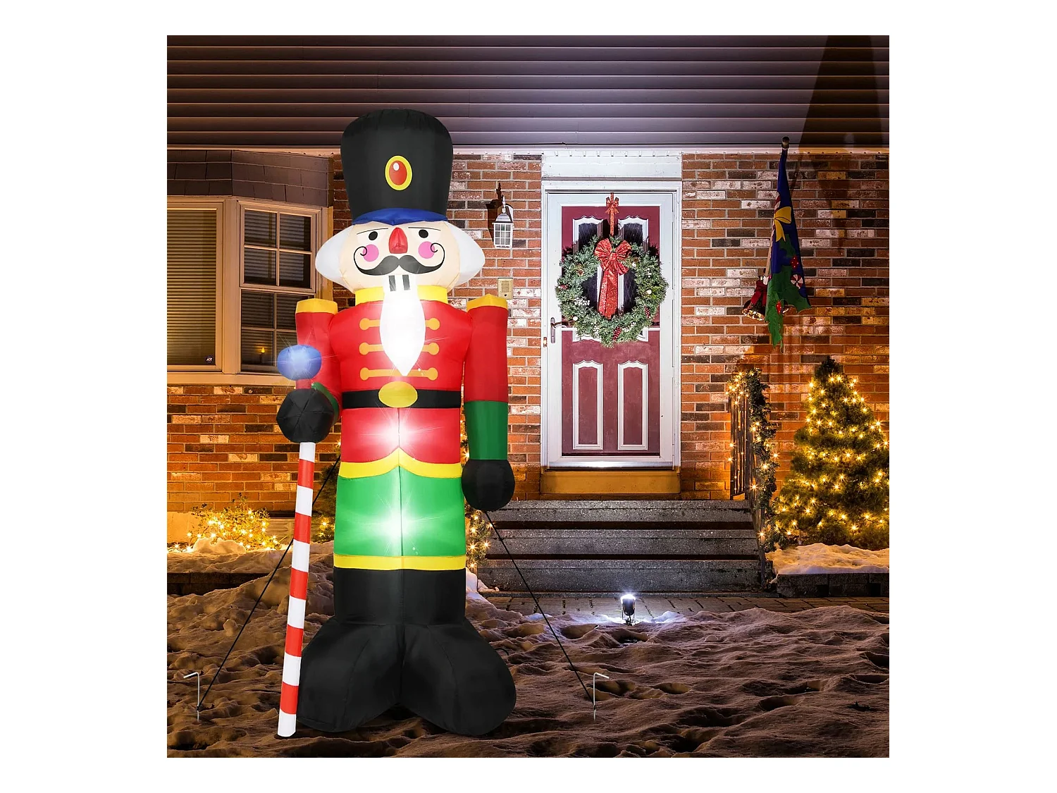 2,4 m hoher Aufblasbarer Weihnachts-Nussknacker-Soldat mit 3 LED-Leuchten und Süßigkeiten-Stab Bunt