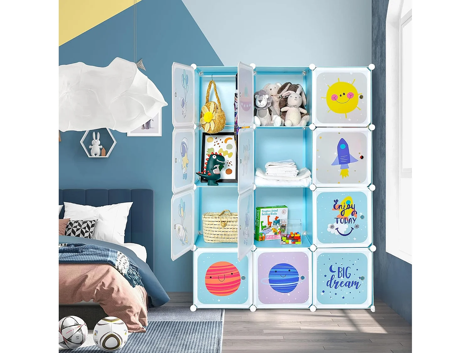 Regalsystem mit 12 Würfeln