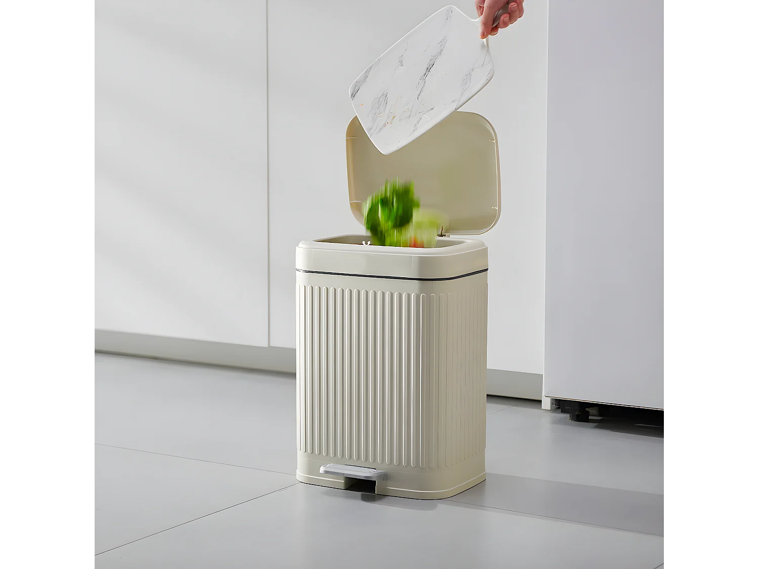 Poubelle à pédale AURA Blanc Plastique 12L