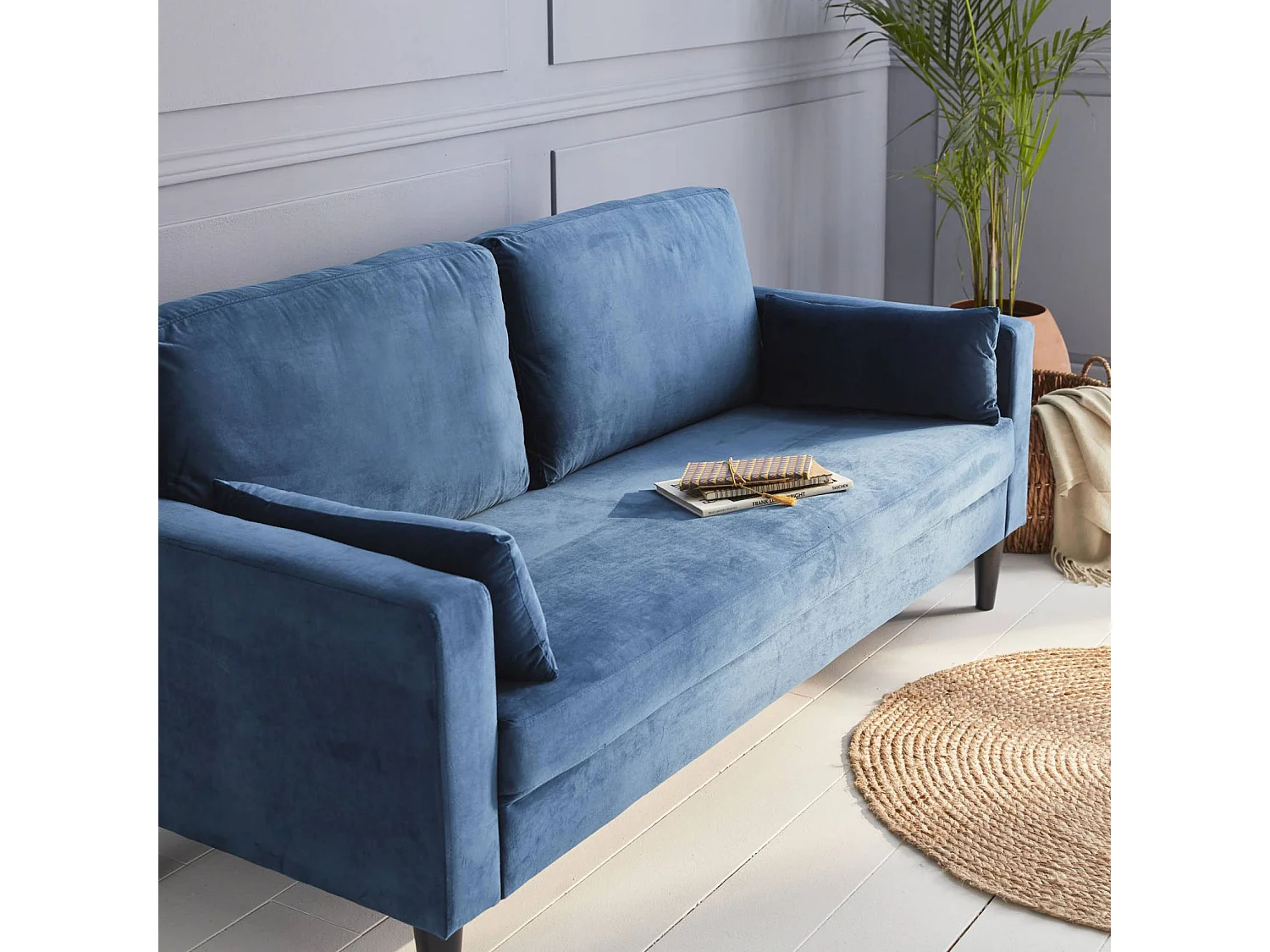 Canapé en velours bleu - Bjorn - Canapé 3 places fixe droit pieds bois. style scandinave