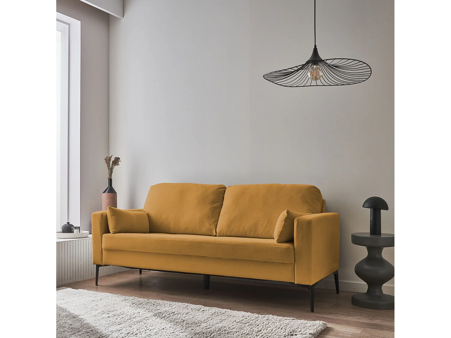 Divano a 3 posti in velluto a coste, gambe in metallo, ocra