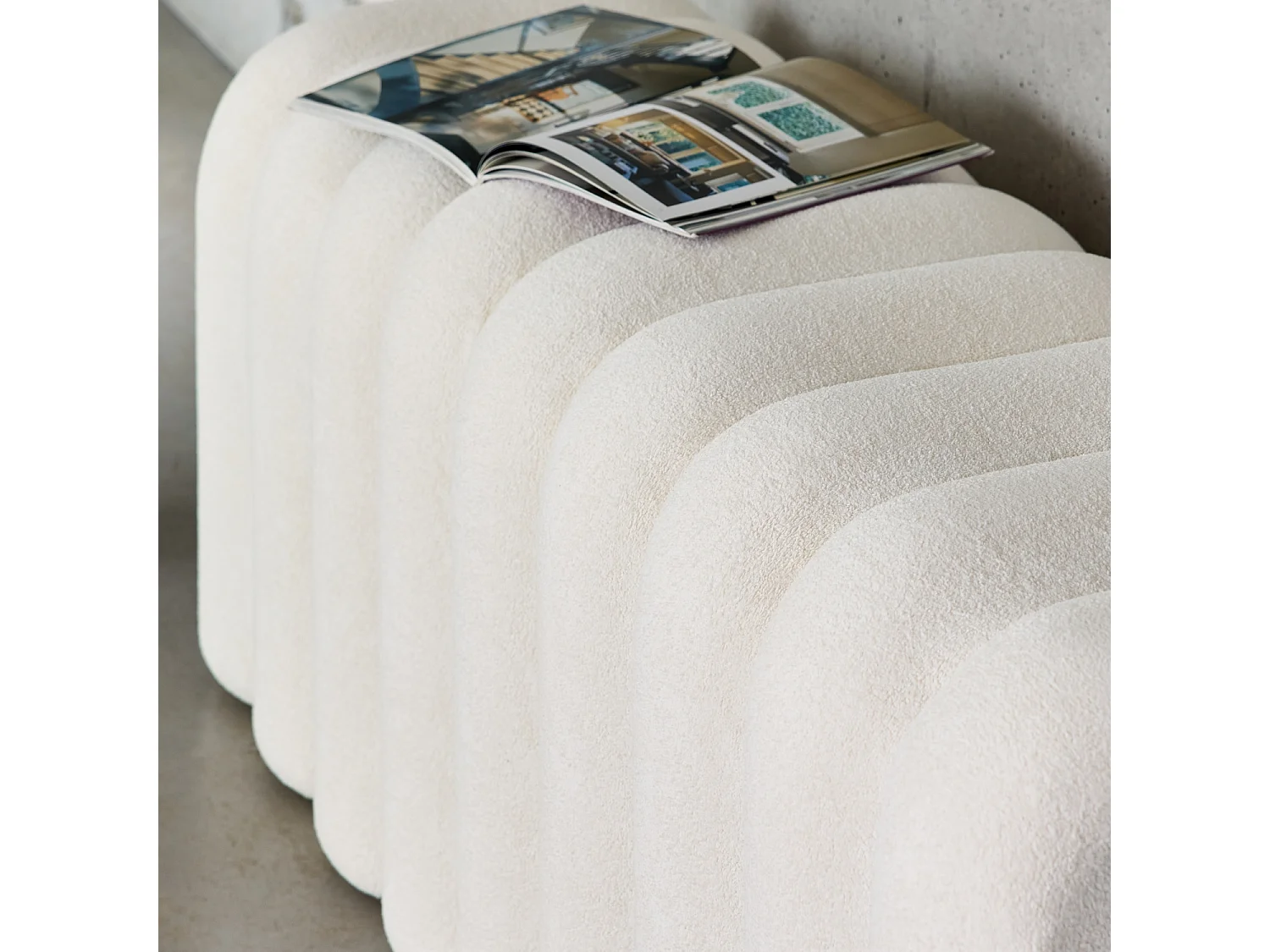 Banc. bout de lit blanc contemporain en tissu