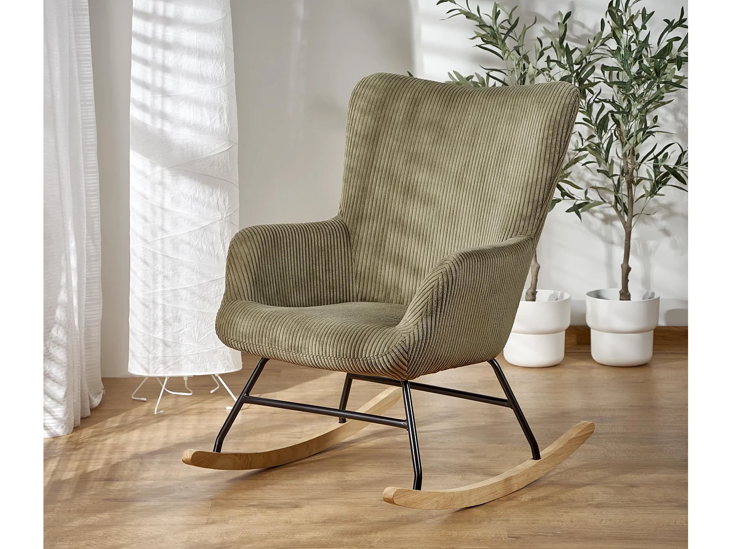 Rocking-Chair design avec accoudoirs en velours côtelé vert olive Primrose