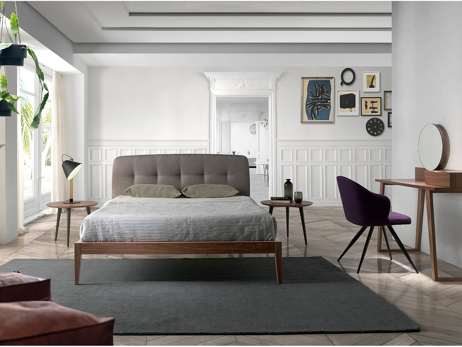 Szare łóżko pikowane tkaniną