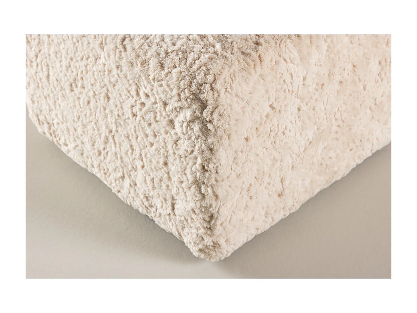 Pouf Effet Fourrure "Frankie" 50cm Beige