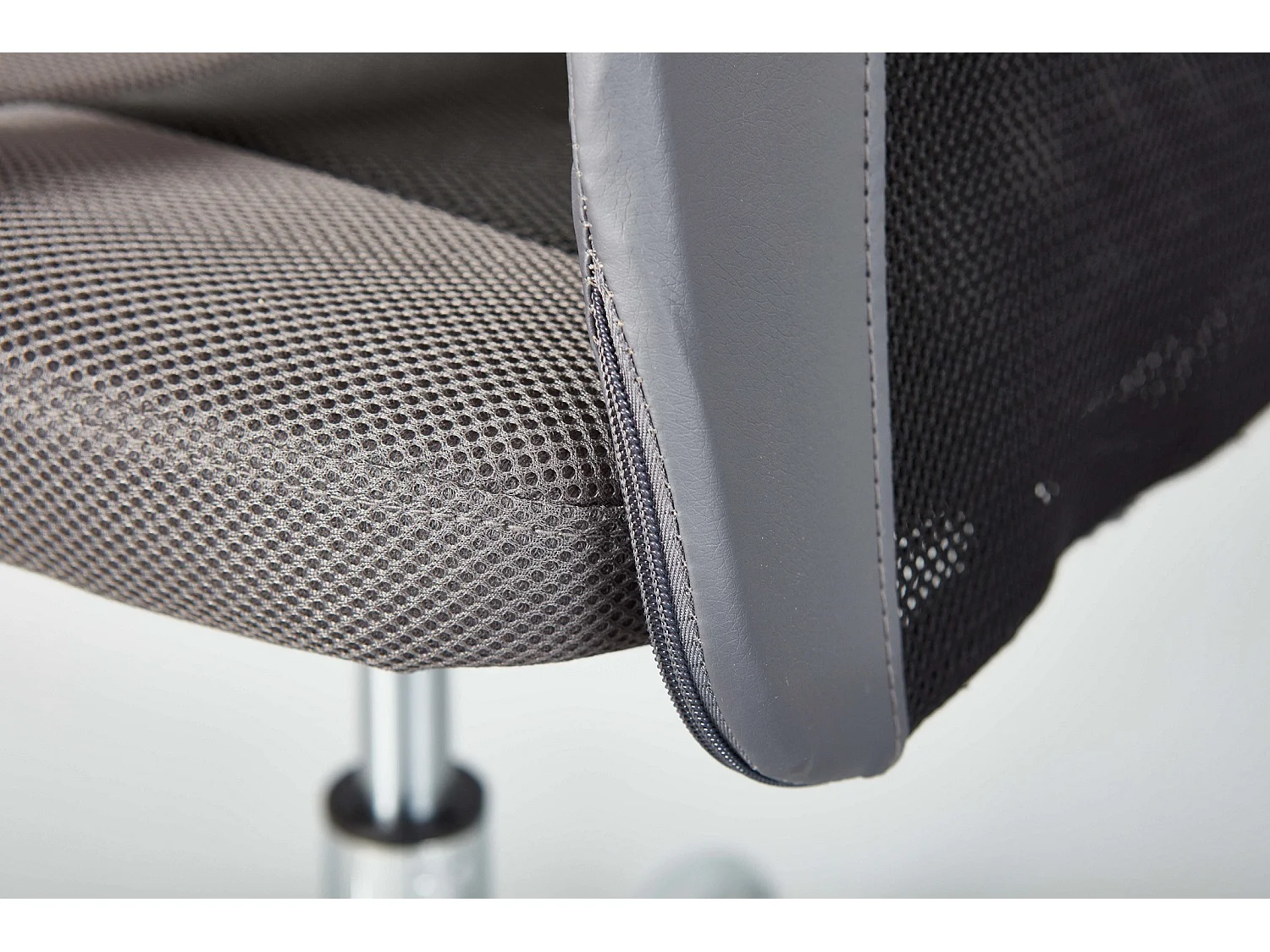 Chaise de bureau à roulettes Donny - l 48 x P 55 x H 89-99 cm - Gris